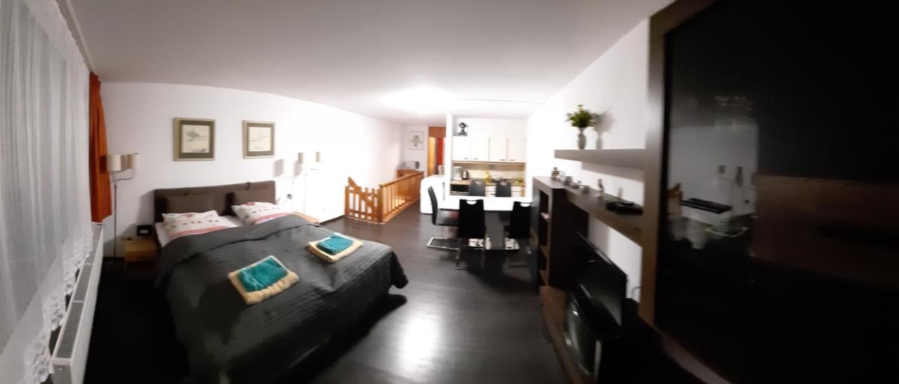 Ferienwohnung Falkennest Санкт Енглмар Екстериор снимка